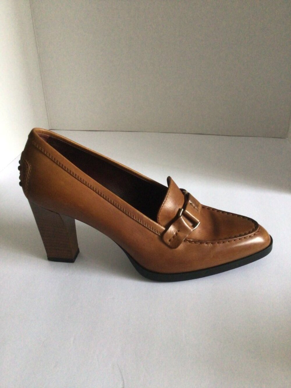 Tod’s Brown Leather Loafer Style Block Heel Gommino Pumps.  EU 38.5/US 8.5.